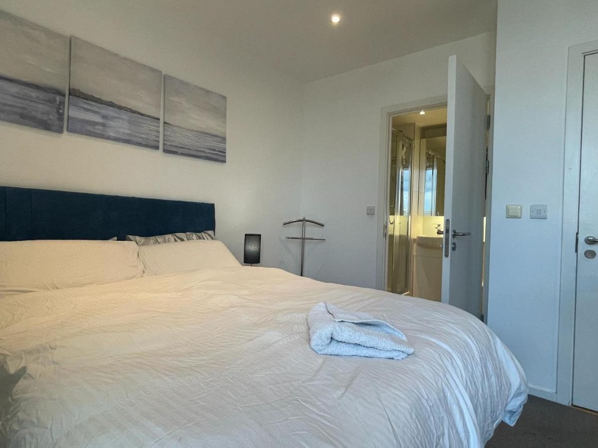 Luxury En-Suite Room Olympic Village In Shared Apartment Londra Dış mekan fotoğraf