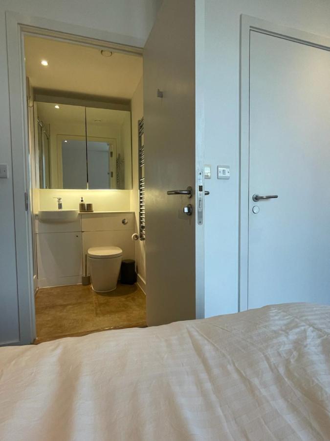 Luxury En-Suite Room Olympic Village In Shared Apartment Londra Dış mekan fotoğraf