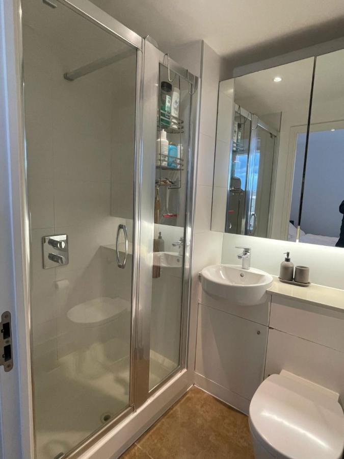 Luxury En-Suite Room Olympic Village In Shared Apartment Londra Dış mekan fotoğraf