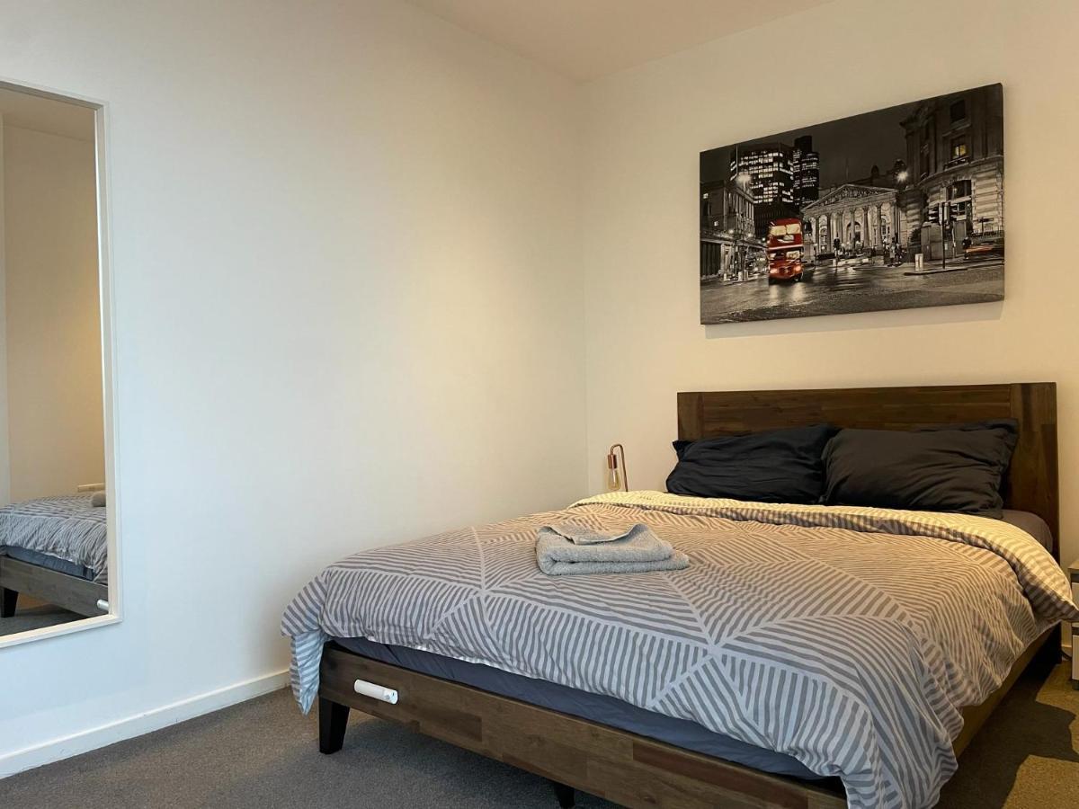 Luxury En-Suite Room Olympic Village In Shared Apartment Londra Dış mekan fotoğraf