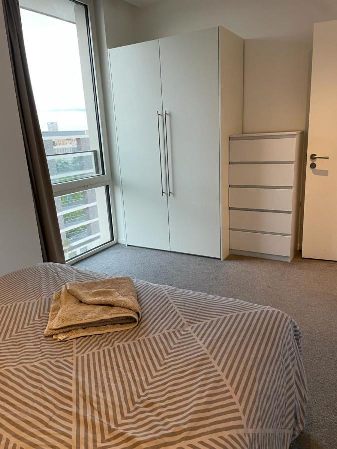 Luxury En-Suite Room Olympic Village In Shared Apartment Londra Dış mekan fotoğraf