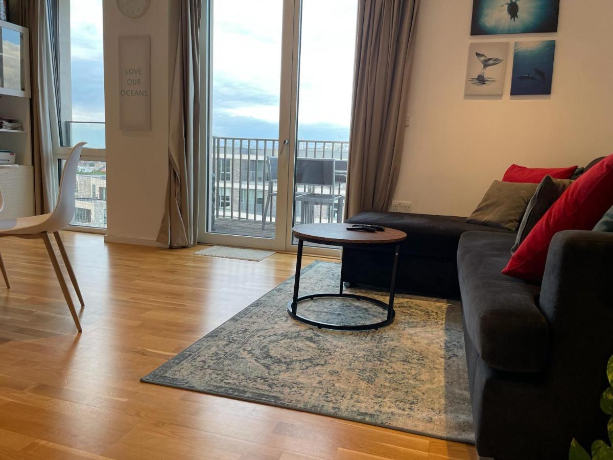 Luxury En-Suite Room Olympic Village In Shared Apartment Londra Dış mekan fotoğraf
