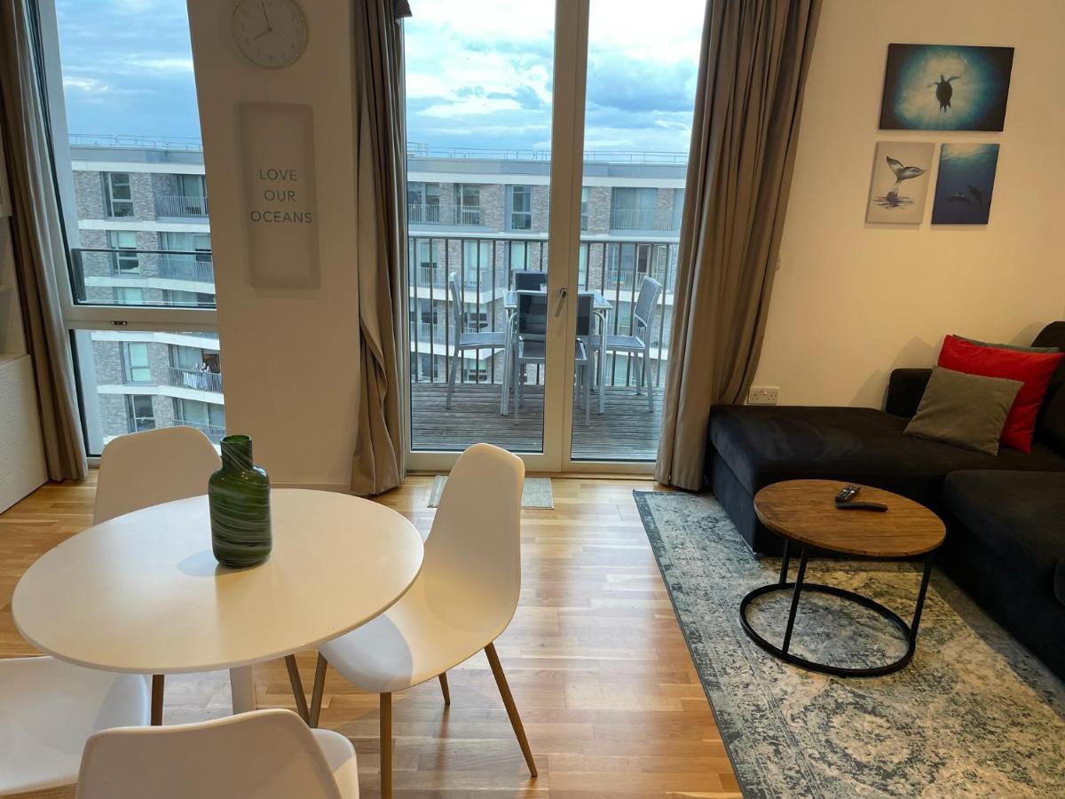 Luxury En-Suite Room Olympic Village In Shared Apartment Londra Dış mekan fotoğraf