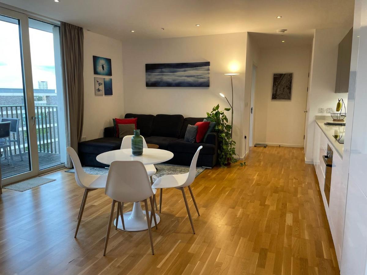 Luxury En-Suite Room Olympic Village In Shared Apartment Londra Dış mekan fotoğraf
