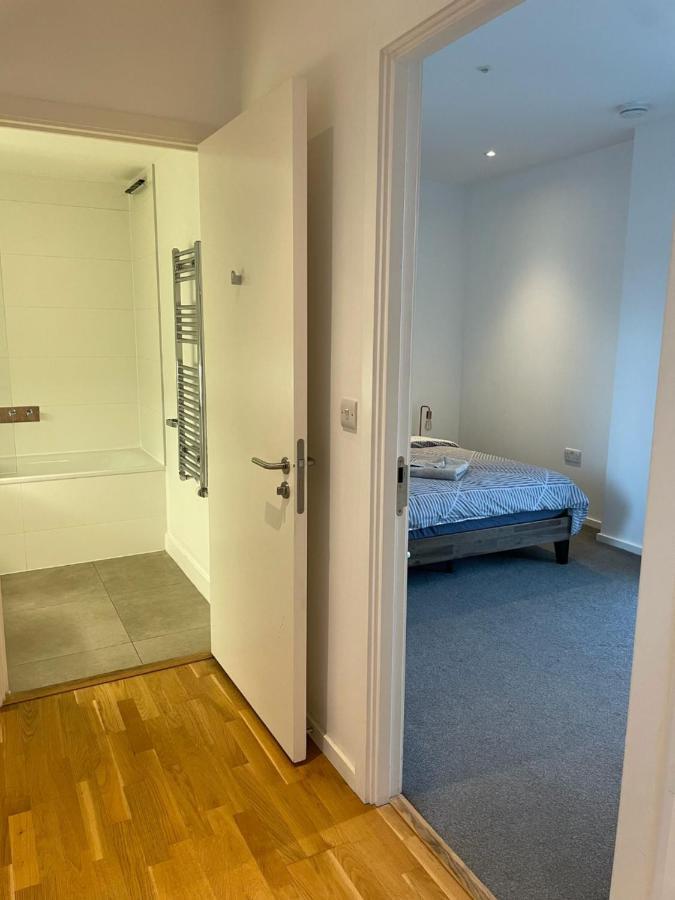 Luxury En-Suite Room Olympic Village In Shared Apartment Londra Dış mekan fotoğraf