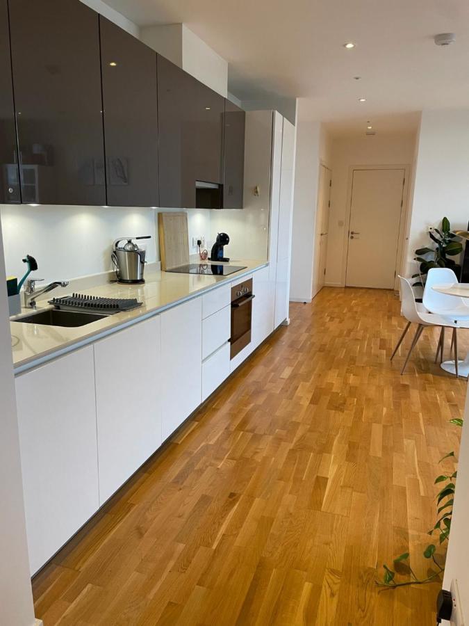 Luxury En-Suite Room Olympic Village In Shared Apartment Londra Dış mekan fotoğraf